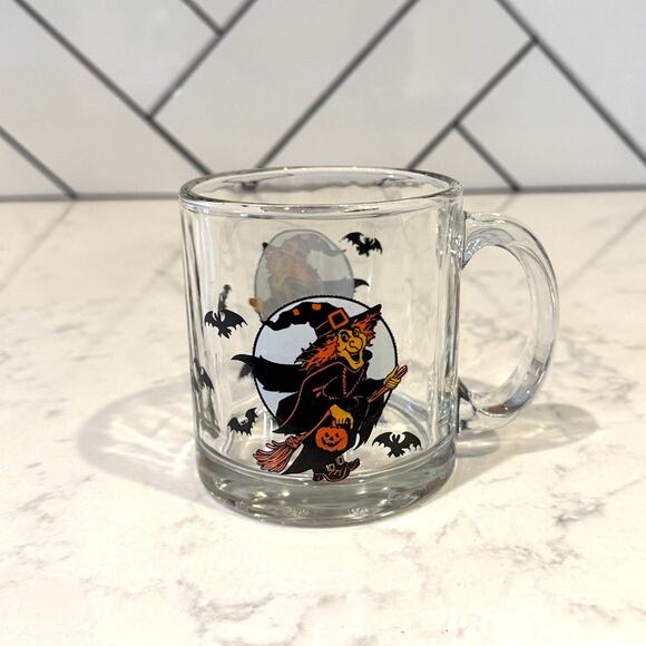 vintage Halloween glass mug featuring a witch, bats, and a full moon 90s 80s - Picture 1 of 7